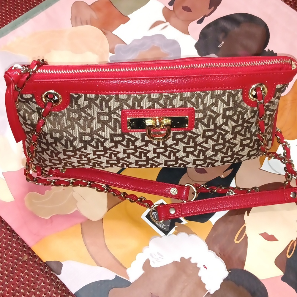 NWOT Monogrammed DKNY crossbody beautiful ❤️